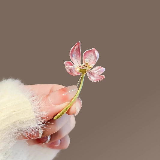 Antique style light pink pearl lotus flower brooch, high-end women's niche, Chinese style classical elegant chest flower temperament brooch, clothing accessories